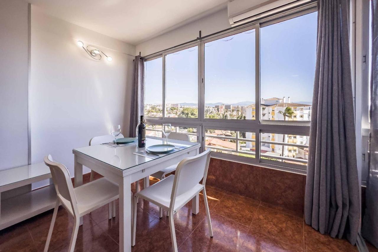 Apartamento Acogedor, Terraza, Piscina Y Mar Benalmadena Bagian luar foto