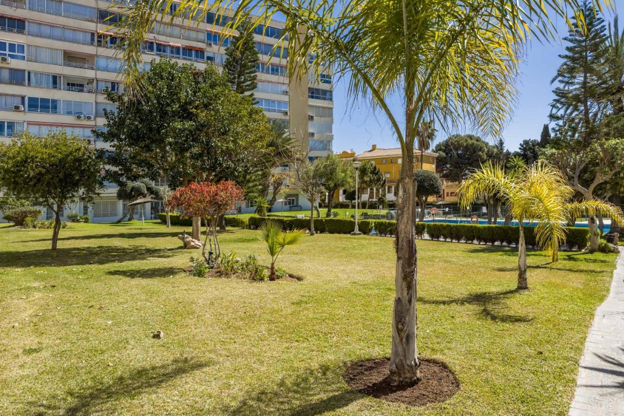 Apartamento Acogedor, Terraza, Piscina Y Mar Benalmadena Bagian luar foto